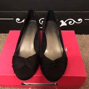 Bandolino mini wedge work heels